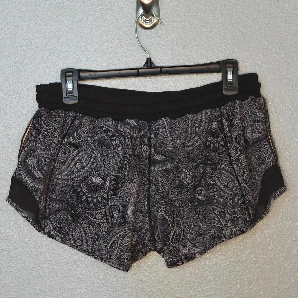 Lululemon Hotty Hot Short 2.5